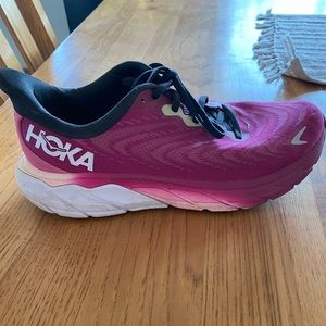 Arahi Hoka Womens size 9